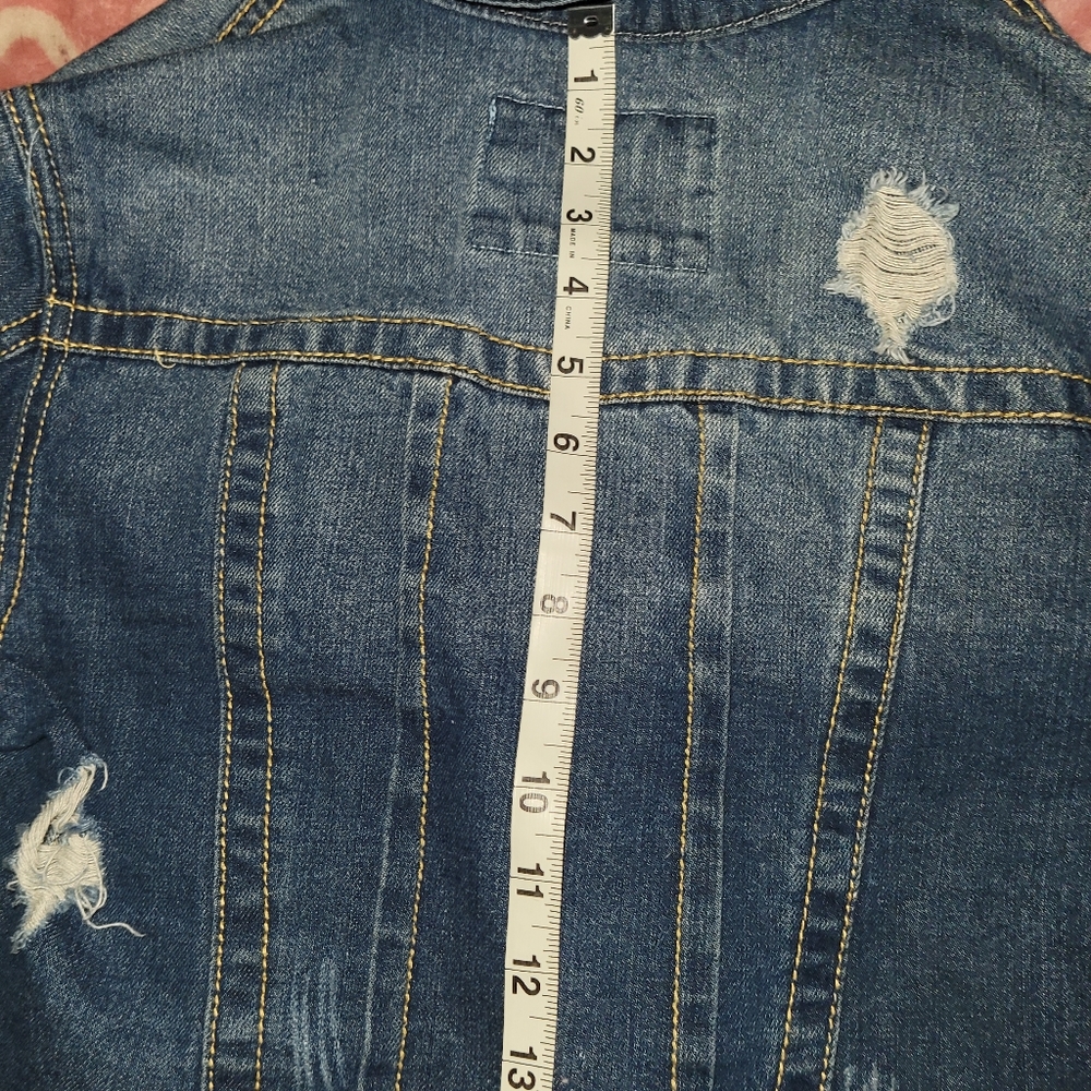 Rue 21 Cropped Blue Denim Jacket, Size M - Picture 3 of 8